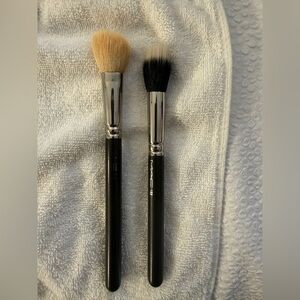 MAC Cosmetics Dual Brush Set - Black and Tan